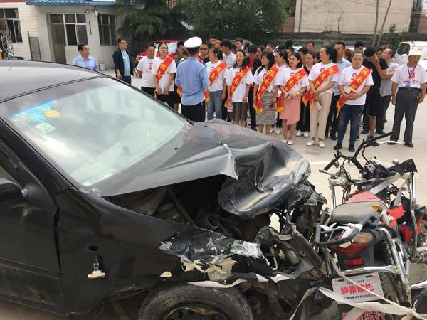 隴南駕校文明交通進駕?！拔鍌€一”活動