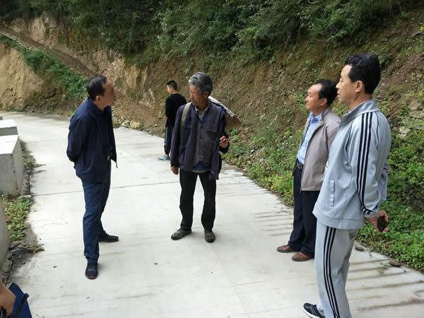 隴運集團公司黨委書記、董事長李寅祥同志深入琵琶鎮(zhèn)寧強村開展幫扶工作