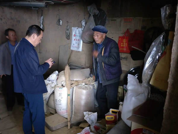 隴運集團公司黨委書記、董事長李寅祥同志深入琵琶鎮(zhèn)寧強村開展幫扶工作