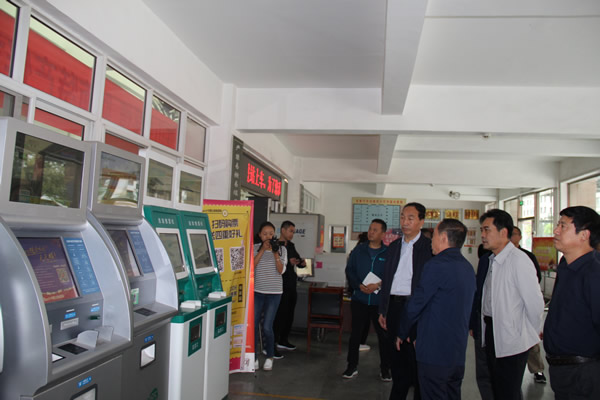 市安委辦主任、安監(jiān)局局長(zhǎng)李永宏一行到隴運(yùn)集團(tuán)公司檢查指導(dǎo)工作