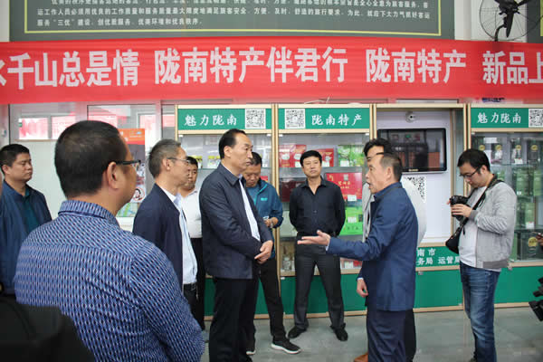 市安委辦主任、安監(jiān)局局長(zhǎng)李永宏一行到隴運(yùn)集團(tuán)公司檢查指導(dǎo)工作