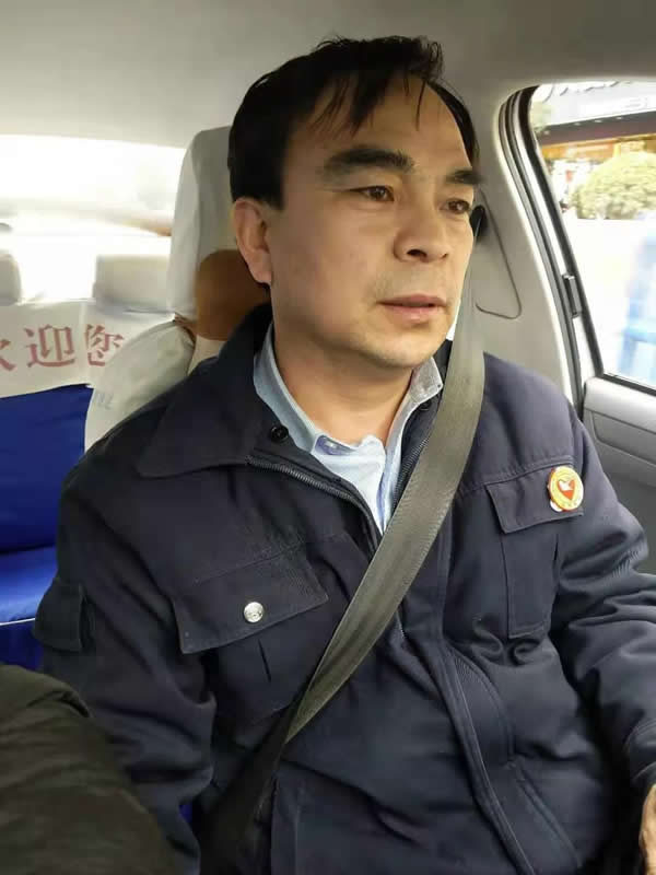 【拾金不昧】為隴運(yùn)集團(tuán)潤(rùn)祥出租車公司駕駛員“王劉德”點(diǎn)贊??！