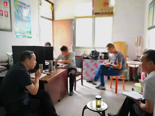 隴運集團公司黨委書記、董事長李寅祥深入琵琶鎮(zhèn)寧強村檢查指導(dǎo)幫扶工作