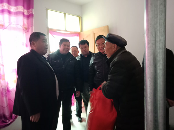 隴運集團(tuán)公司開展“解難題、辦實事、送溫暖”主題黨日活動