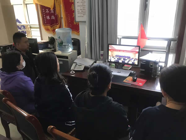 隴運(yùn)集團(tuán)公司職工收看2020-2021年度全國“安康杯”競賽活動(dòng)表彰暨經(jīng)驗(yàn)交流會(huì)