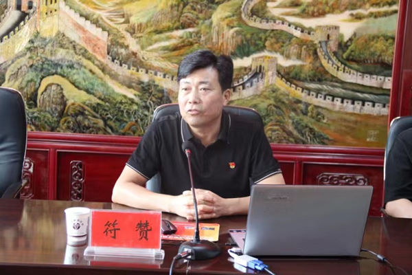 市政府國(guó)資委黨委委員、副主任符贊到隴運(yùn)集團(tuán)公司開展講授 黨紀(jì)學(xué)習(xí)教育專題 黨課暨“七一”慰問(wèn)活動(dòng)