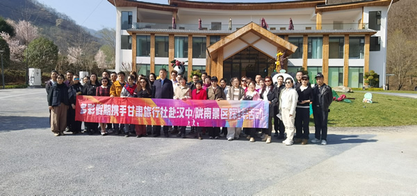 隴運集團潤華旅游客運公司 晟游天下旅行社與隴南裕河大景區(qū)簽署旅游市場戰(zhàn)略合作協(xié)議